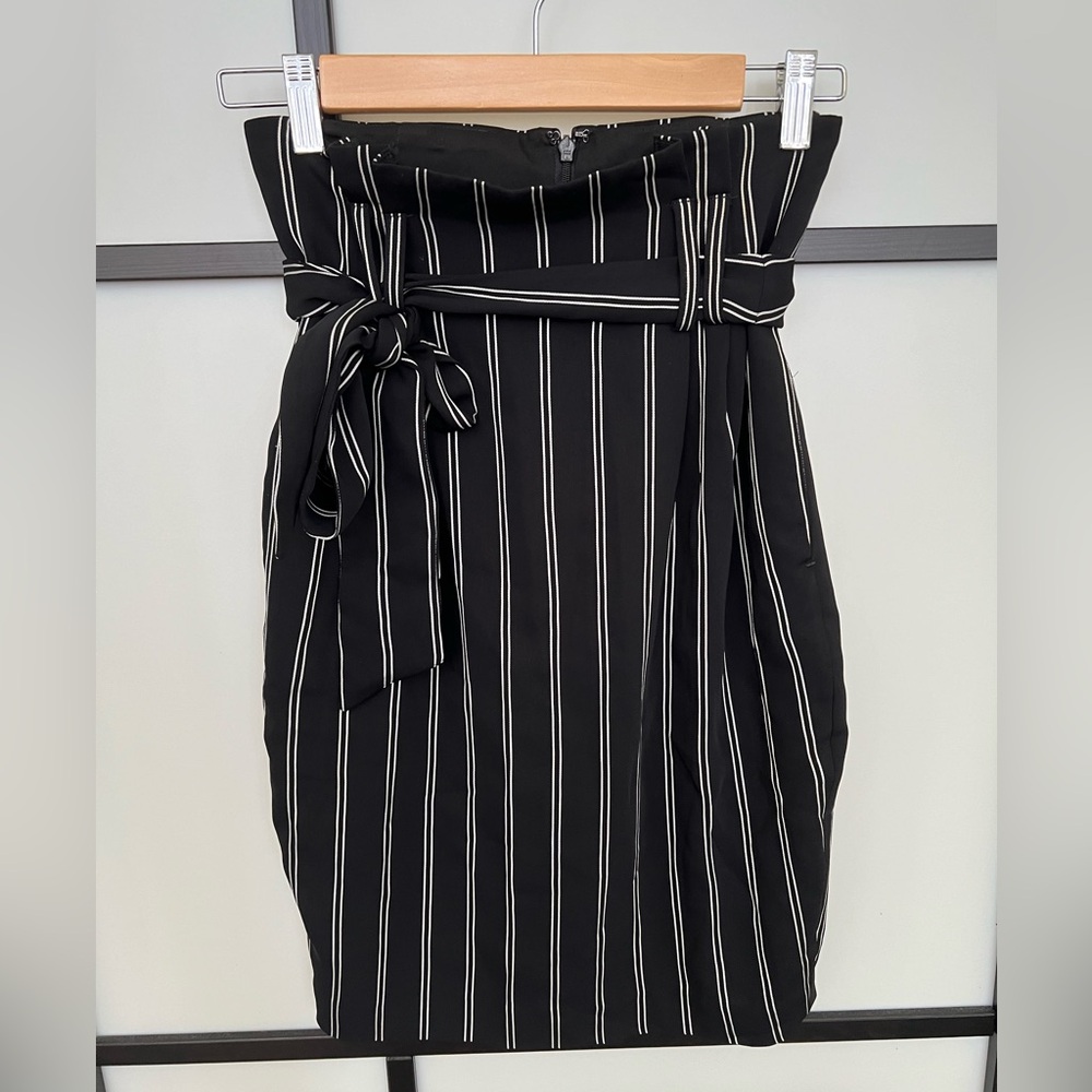 NWT Express Paper Bag Skirt Black White Stripes Sz 0